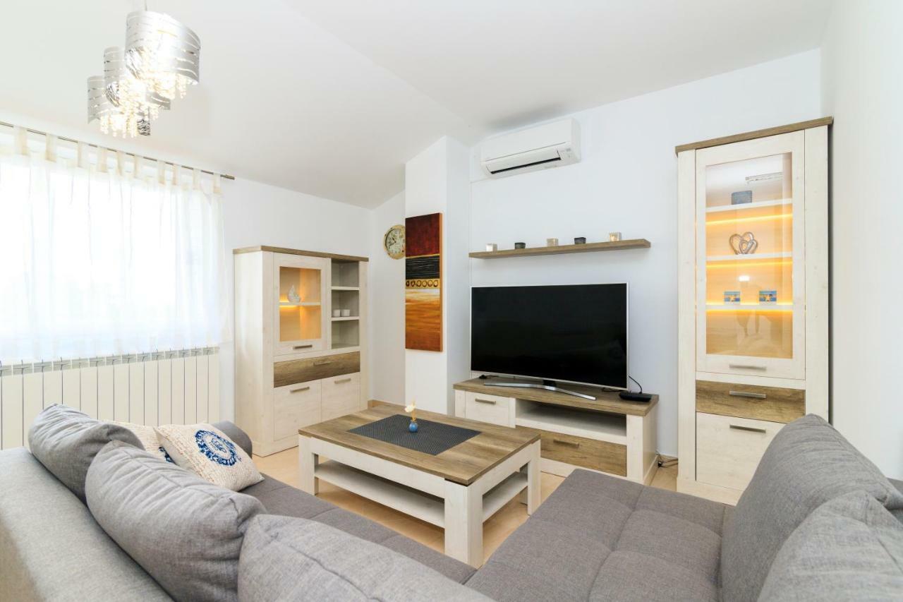 Svetvinčenat Holiday Home Natasha מראה חיצוני תמונה
